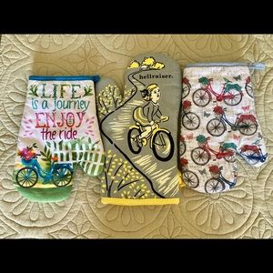 3 oven mittens never used.